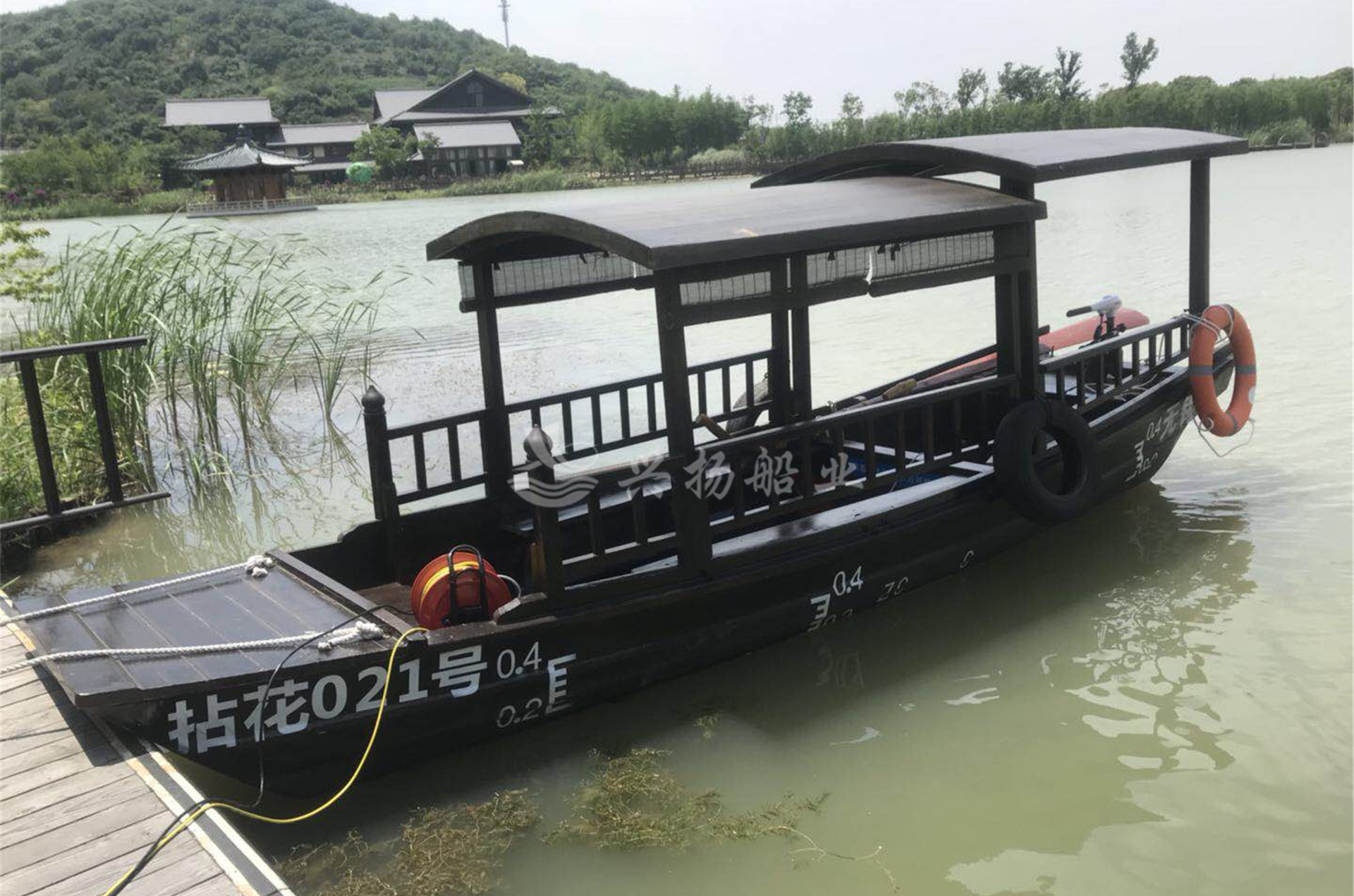 江蘇無錫拈花灣小鎮(zhèn)電動觀光船